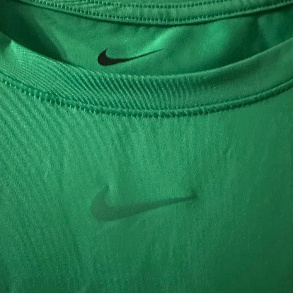 Nike‎ Dri-Fit Green Performance Crewneck Tee Women’s. Size XL